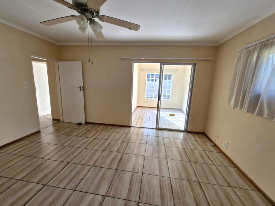 To Let 2 Bedroom Property for Rent in Meerhof North West